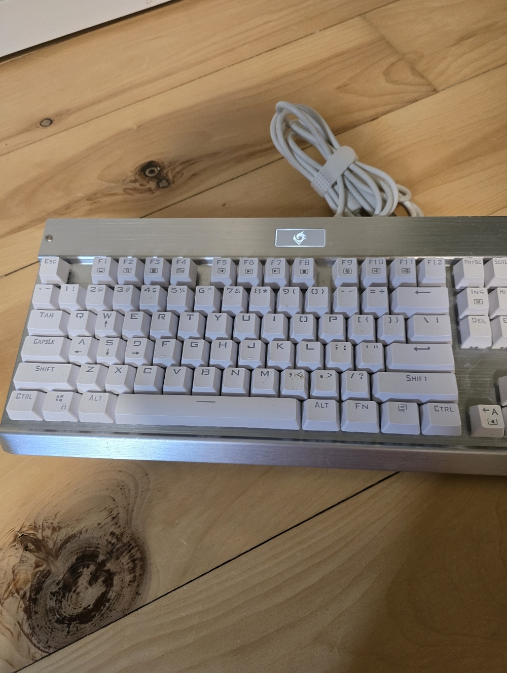 White Backlit Keyboard with Blue LEDs - Picture 3 of 4